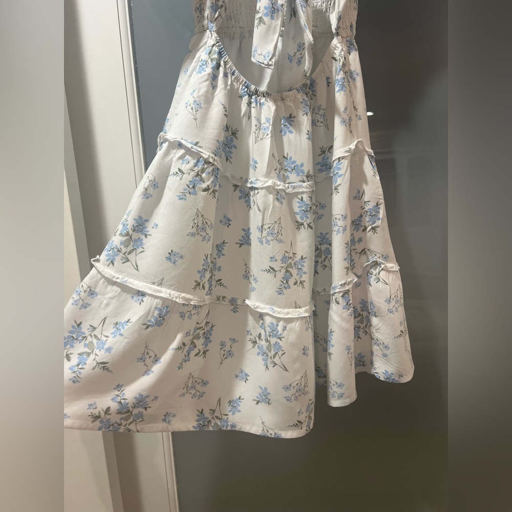 💙 Hollister Blue and White Floral Spring Summer Dress in XS Open Back - Picture 5 of 6